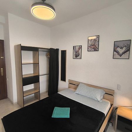 Guesthouse Shared With Host Аликанте Екстериор снимка