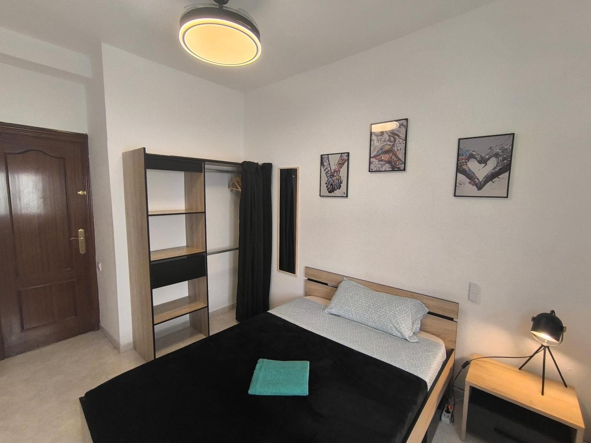 Guesthouse Shared With Host Аликанте Екстериор снимка